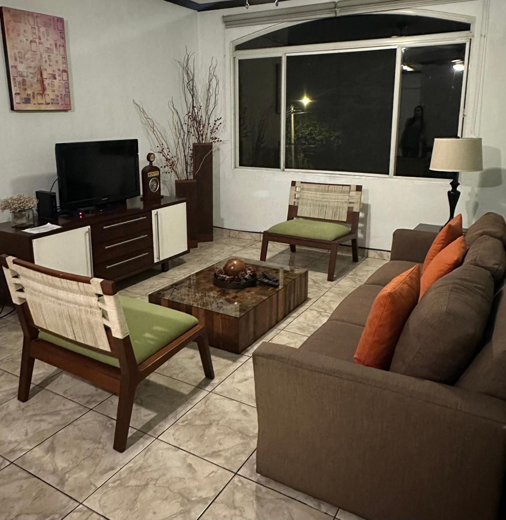 Monblanc Apartamento Completo ซานซัลวาดอร์ ภายนอก รูปภาพ